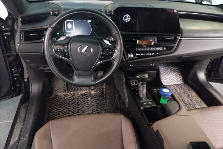 Used Lexus ES 2021 200 Excellence Edition Center Console