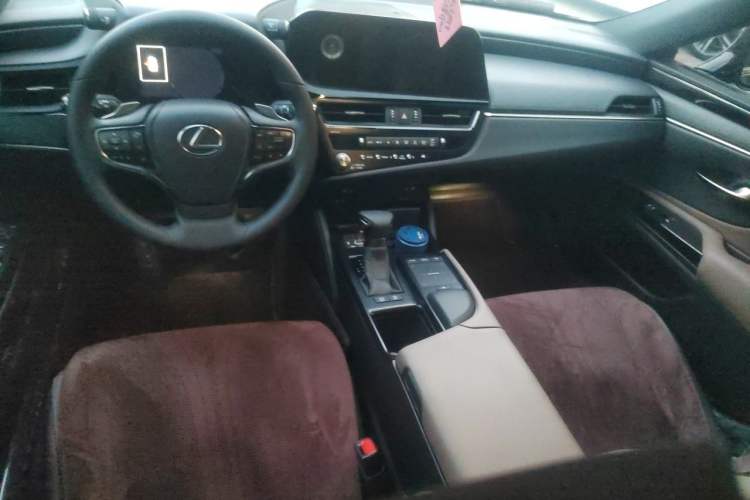 Used Lexus ES 2021 260 Excellence Edition Center Console