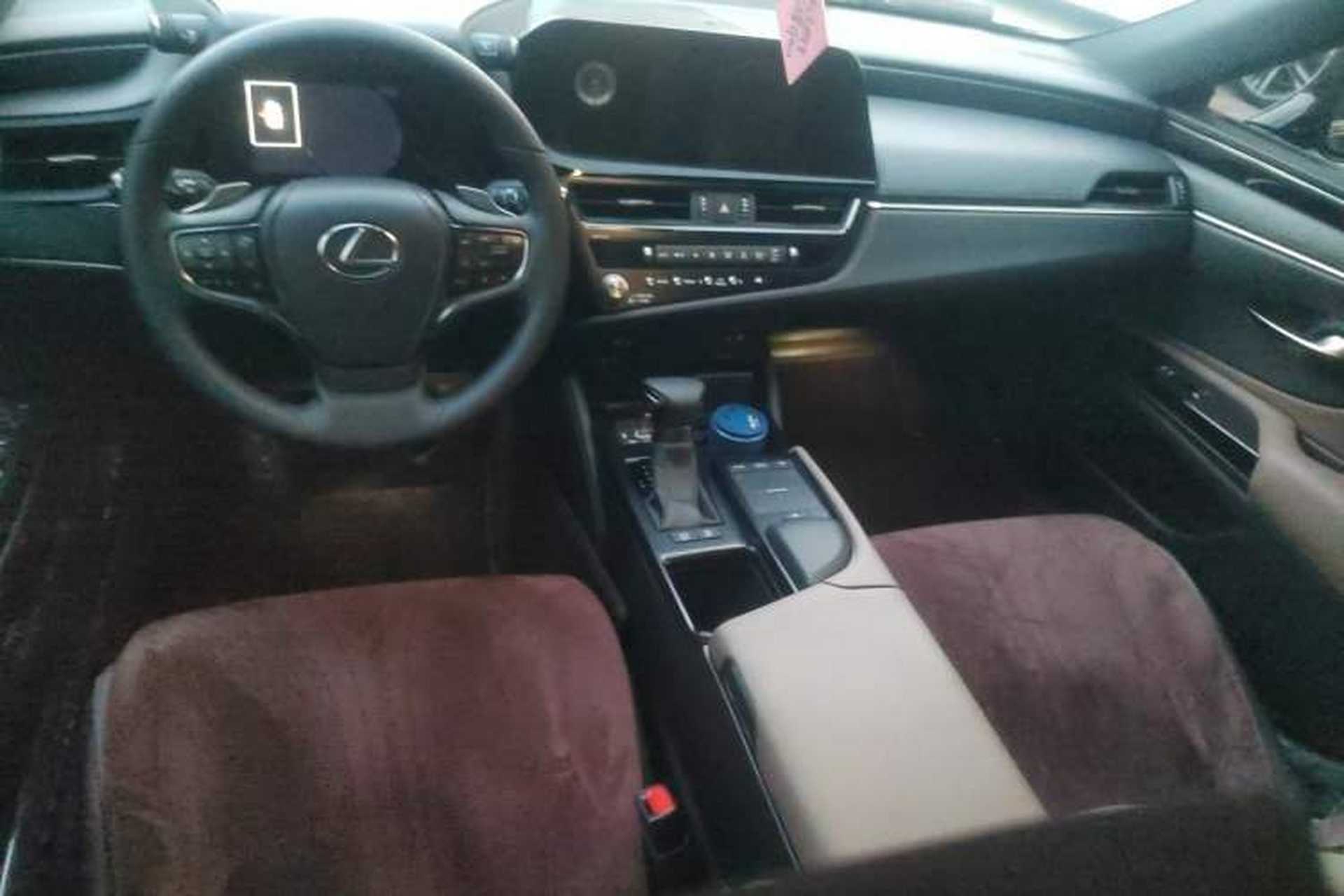 Used Lexus ES 2021 260 Excellence Edition Center Console