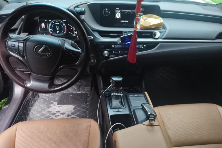 Used Lexus ES 2021 260 Excellence Edition Center Console