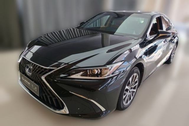 Używany Lexus ES 2021 300h Excellence Edition