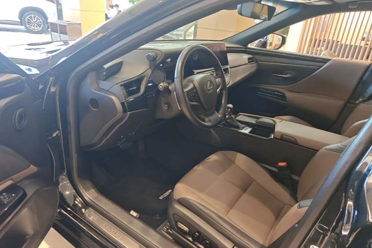 Used Lexus ES 2021 200 Excellence Edition Driver Seat