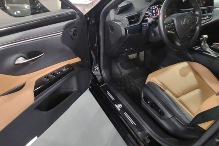 Used Lexus ES 2021 200 Excellence Edition Driver Seat
