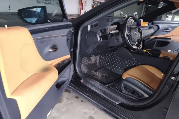 Used Lexus ES 2021 300h Excellence Edition Driver Seat
