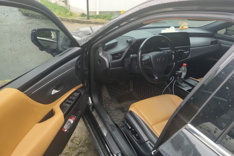 Used Lexus ES 2021 300h Excellence Edition Driver Seat