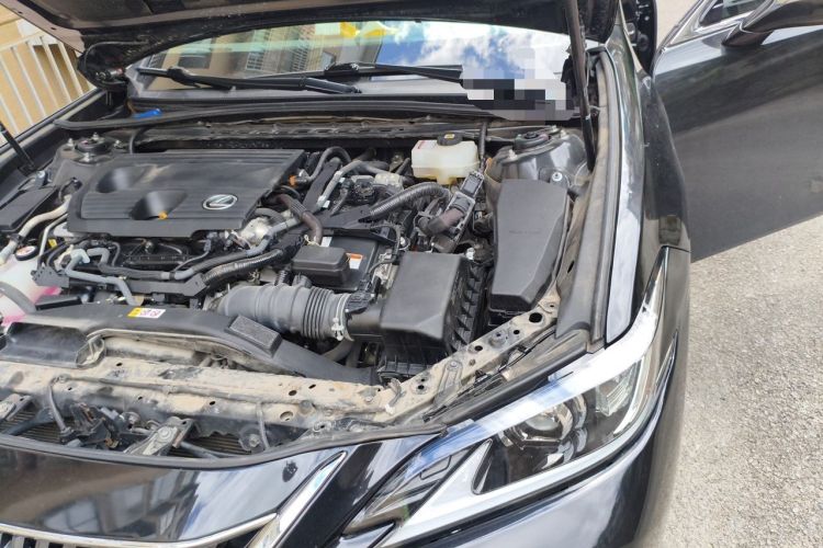Used Lexus ES 2021 300h Excellence Edition Engine Bay Left