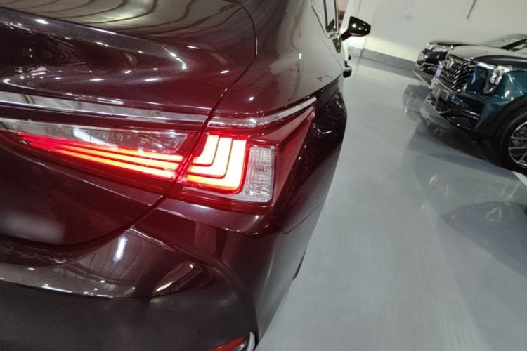 Used Lexus ES 2021 200 Excellence Edition Exterior 3