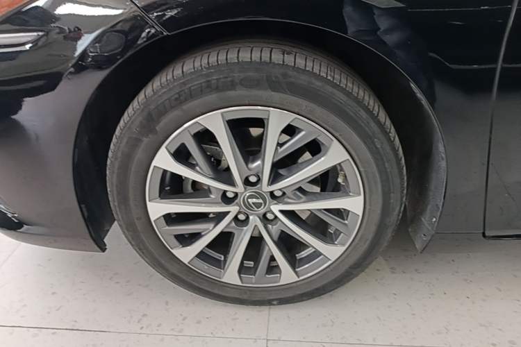 Used Lexus ES 2021 300h Excellence Edition Exterior 4