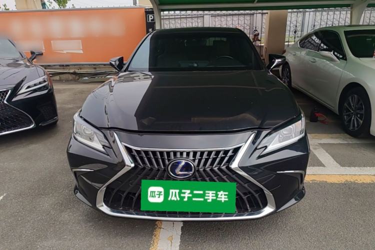 Used Lexus ES 2021 300h Excellence Edition Front