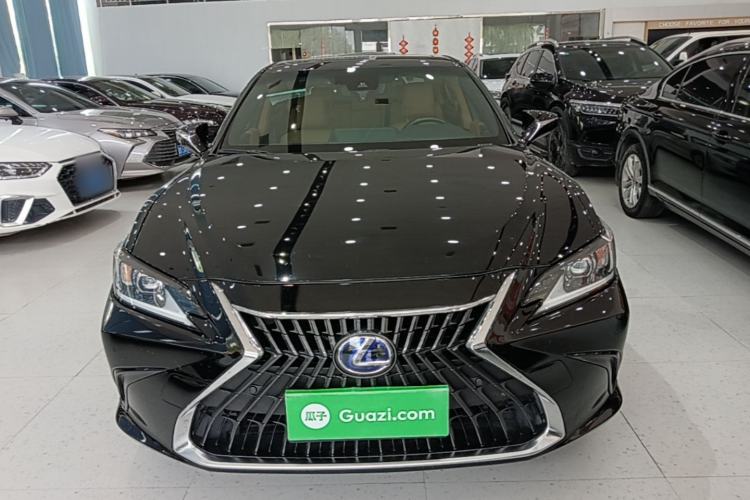 Used Lexus ES 2021 300h Excellence Edition Front