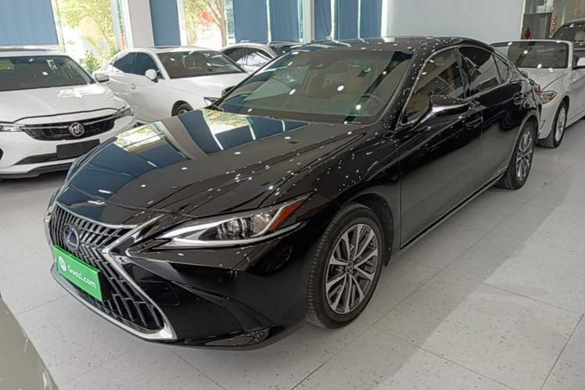 Used Lexus ES 2021 300h Excellence Edition Front Left 45 Deg