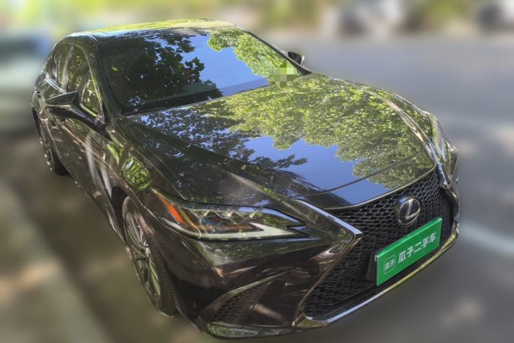 Used Lexus ES 2021 260 F SPORT Front Right 45 Deg