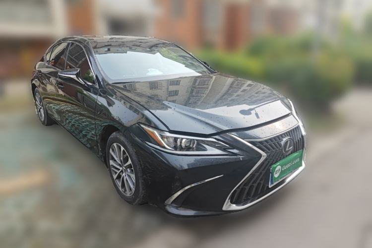 Used Lexus ES 2021 260 Excellence Edition Front Right 45 Deg