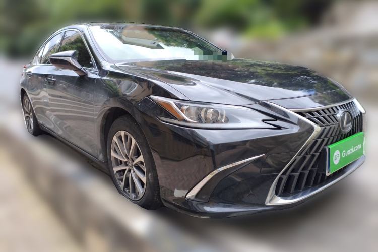 Used Lexus ES 2021 300h Excellence Edition Front Right 45 Deg