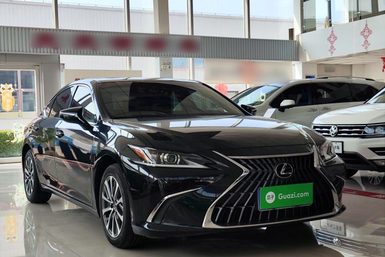 Used Lexus ES 2021 200 Excellence Edition Front Right 45 Deg