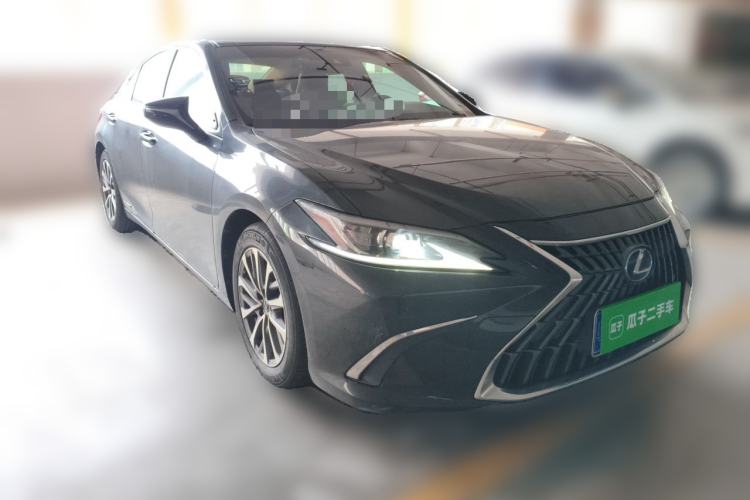 Used Lexus ES 2021 300h Excellence Edition Front Right 45 Deg