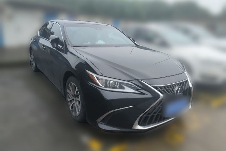 Used Lexus ES 2021 300h Excellence Edition Front Right 45 Deg