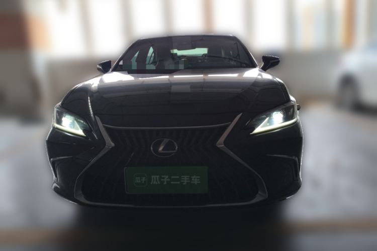 Used Lexus ES 2021 300h Excellence Edition Front