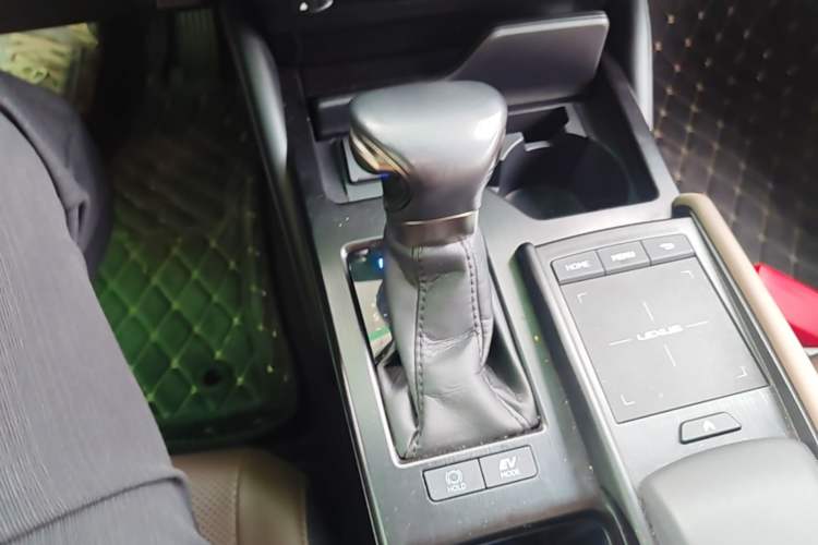 Used Lexus ES 2021 300h Excellence Edition Gear Lever
