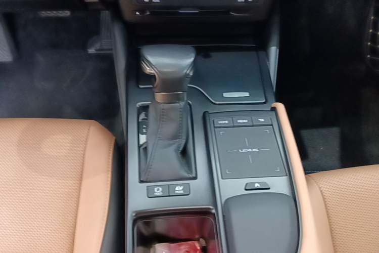 Used Lexus ES 2021 300h Excellence Edition Gear Lever
