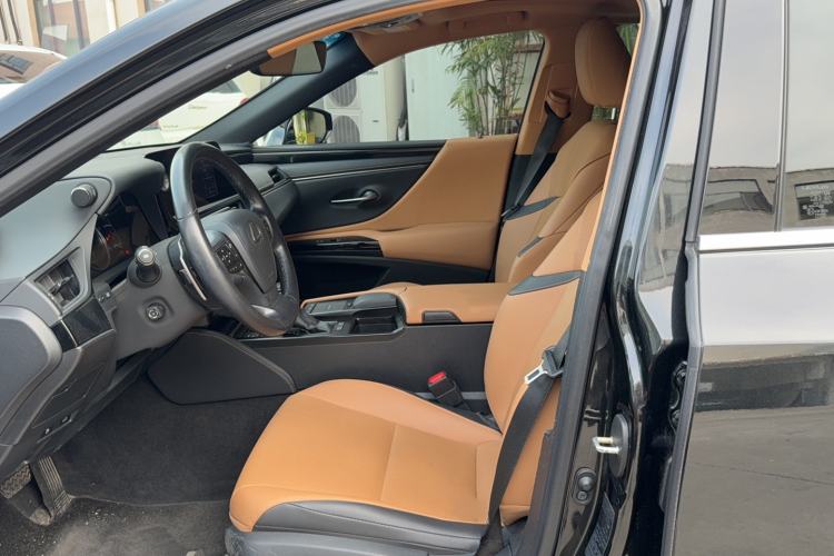 Used Lexus ES 2021 200 Excellence Edition Interior 1