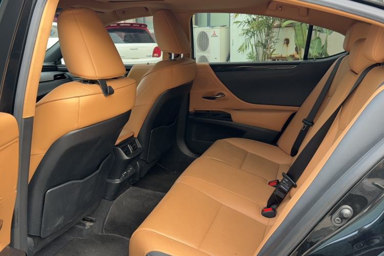 Used Lexus ES 2021 200 Excellence Edition Interior 2