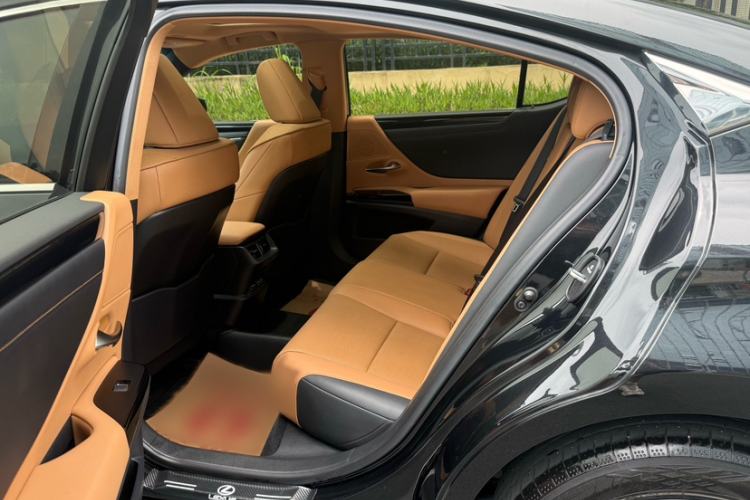 Used Lexus ES 2021 200 Excellence Edition Interior 2