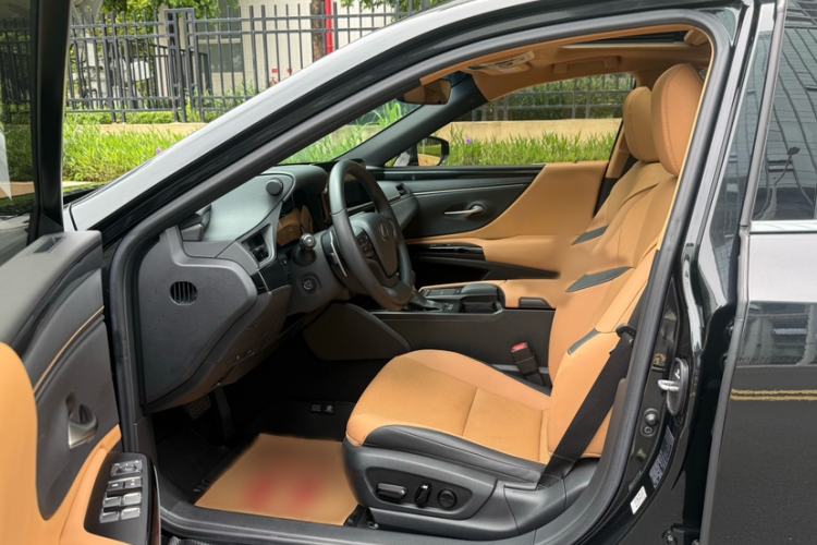 Used Lexus ES 2021 200 Excellence Edition Interior 3