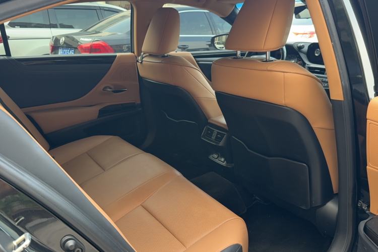 Used Lexus ES 2021 200 Excellence Edition Interior 5