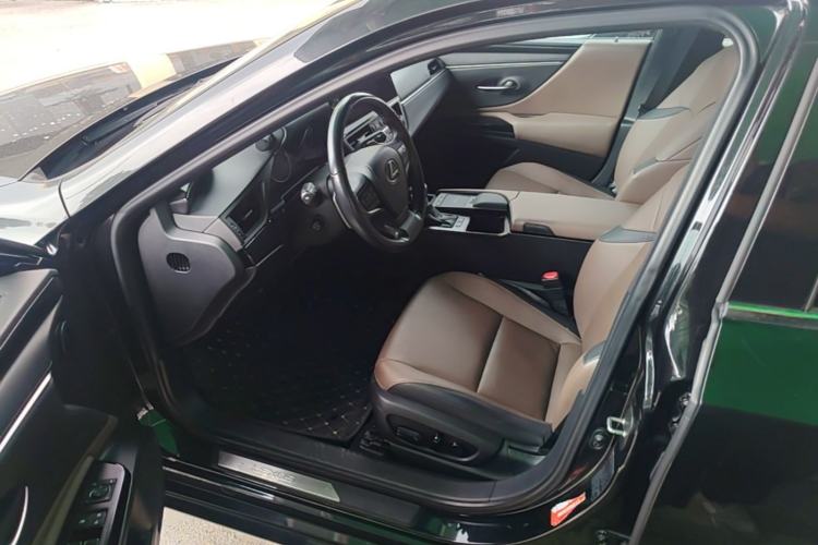 Used Lexus ES 2021 300h Excellence Edition Left Front Seat
