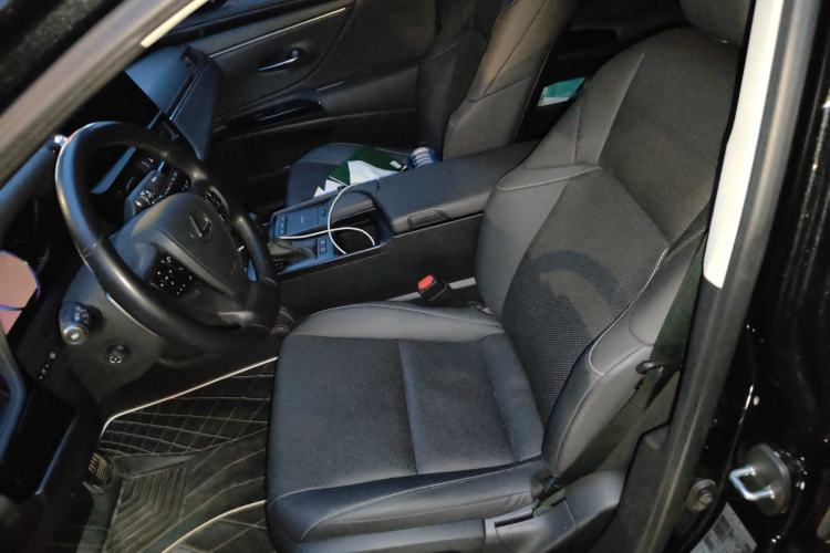 Used Lexus ES 2021 300h Deluxe Edition Left Front Seat