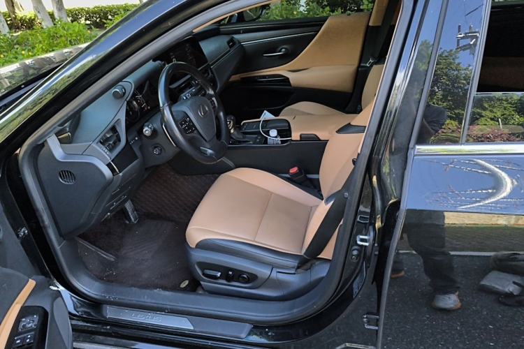 Used Lexus ES 2021 200 Excellence Edition Left Front Seat