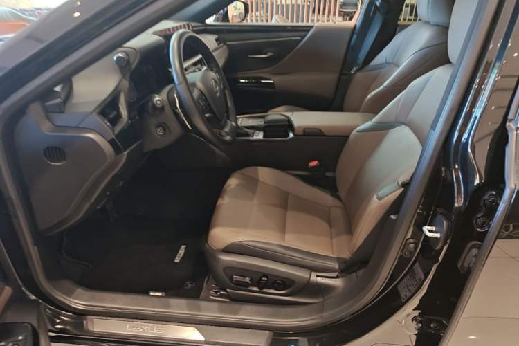 Used Lexus ES 2021 200 Excellence Edition Left Front Seat