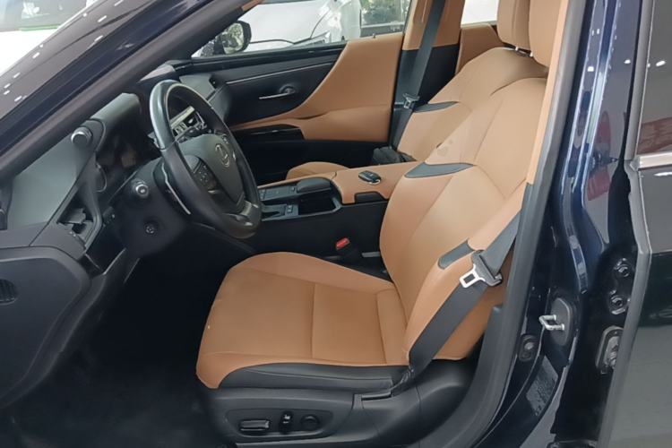 Used Lexus ES 2021 300h Excellence Edition Left Front Seat