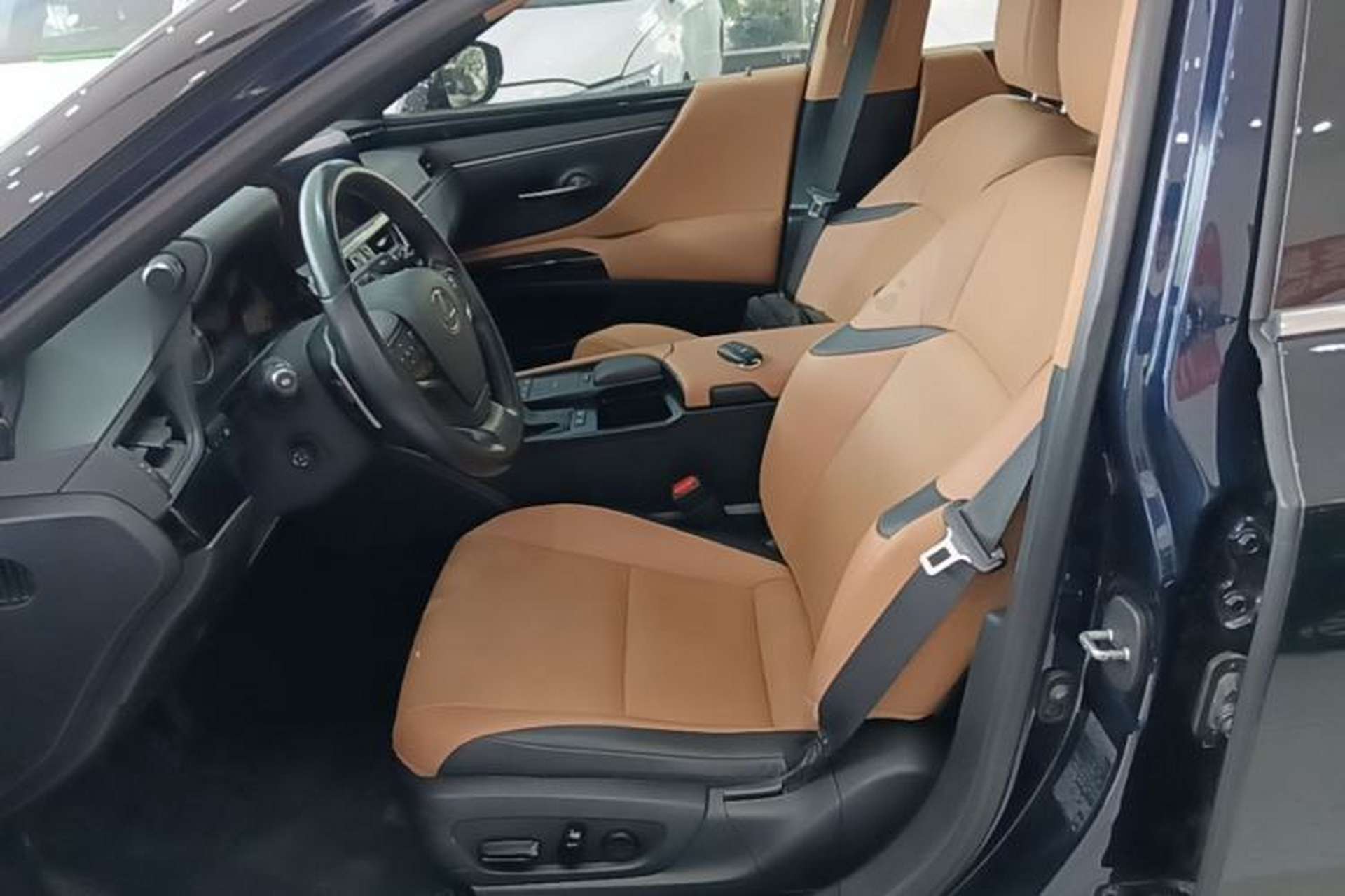Used Lexus ES 2021 300h Excellence Edition Left Front Seat