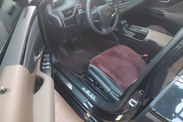 Used Lexus ES 2021 260 Excellence Edition Left Front Seat