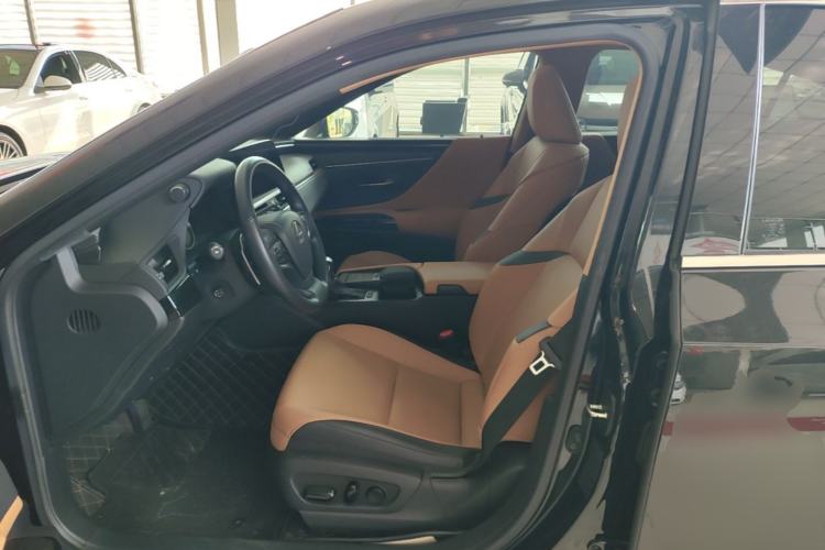 Used Lexus ES 2021 200 Excellence Edition Left Front Seat