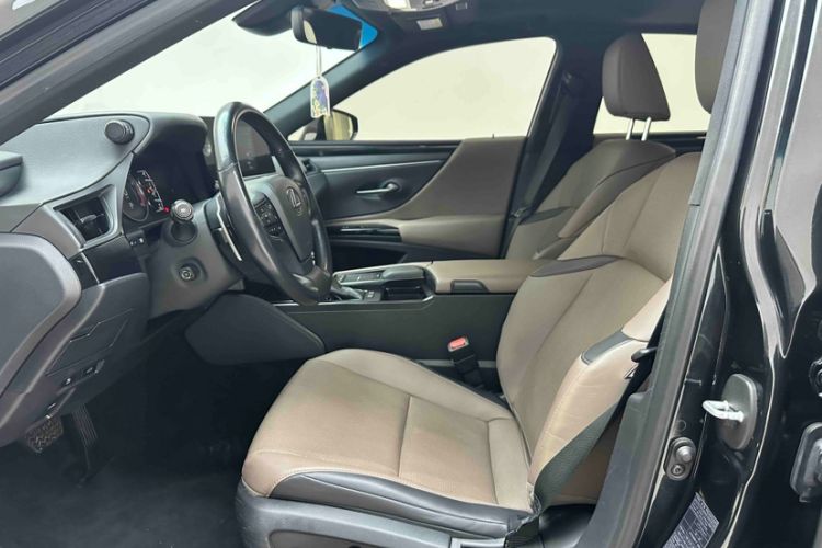 Used Lexus ES 2021 200 Excellence Edition Left Front Seat