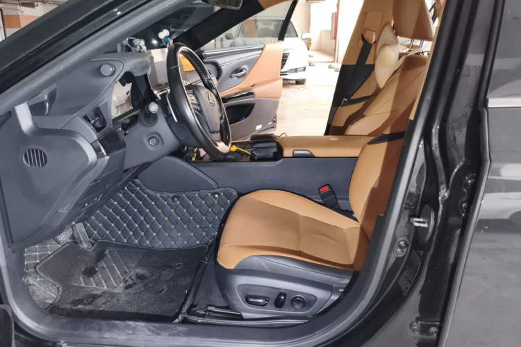 Used Lexus ES 2021 300h Excellence Edition Left Front Seat