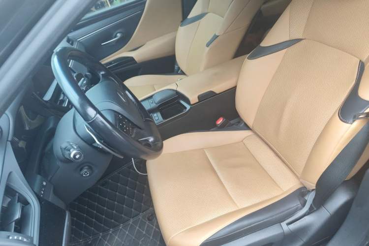 Used Lexus ES 2021 300h Excellence Edition Left Front Seat