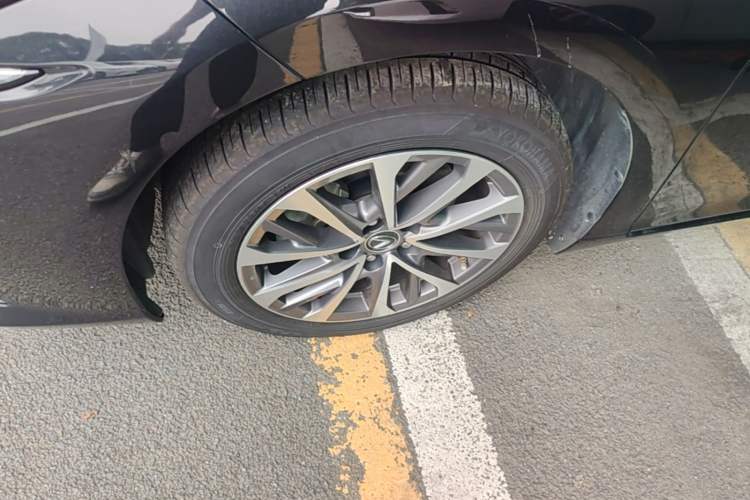 Used Lexus ES 2021 300h Excellence Edition Left Front Wheel Hub