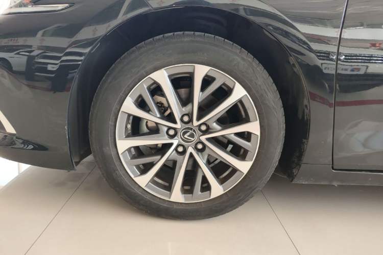 Used Lexus ES 2021 200 Excellence Edition Left Front Wheel Hub