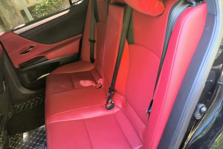 Used Lexus ES 2021 260 F SPORT Left Rear Seat
