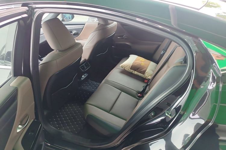 Used Lexus ES 2021 300h Excellence Edition Left Rear Seat