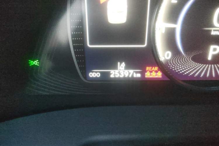 Used Lexus ES 2021 260 Excellence Edition Odometer Close Up