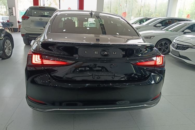 Used Lexus ES 2021 300h Excellence Edition Rear