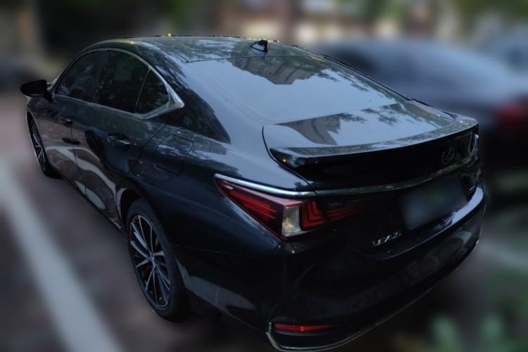 Used Lexus ES 2021 300h Deluxe Edition Rear Left 45 Deg