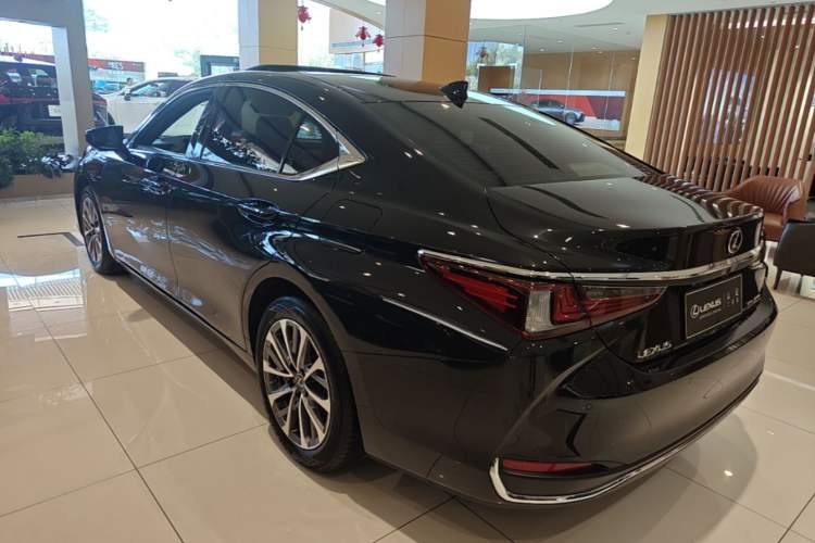 Used Lexus ES 2021 200 Excellence Edition Rear Left 45 Deg