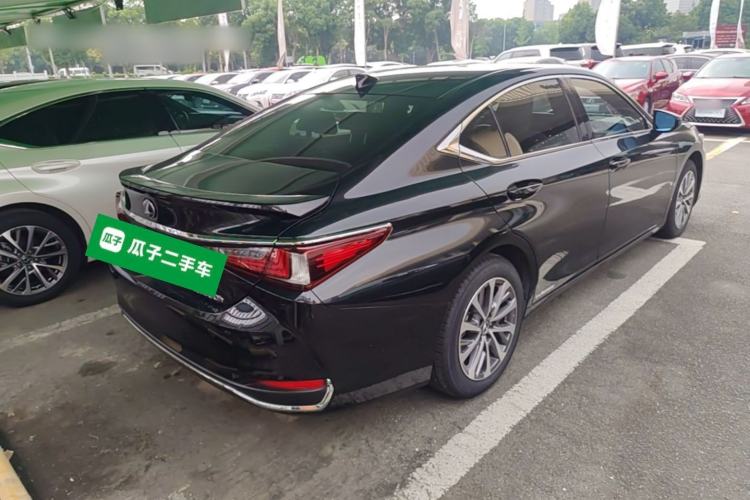 Used Lexus ES 2021 300h Excellence Edition Rear Right 45 Deg