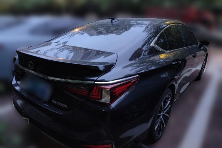 Used Lexus ES 2021 300h Deluxe Edition Rear Right 45 Deg